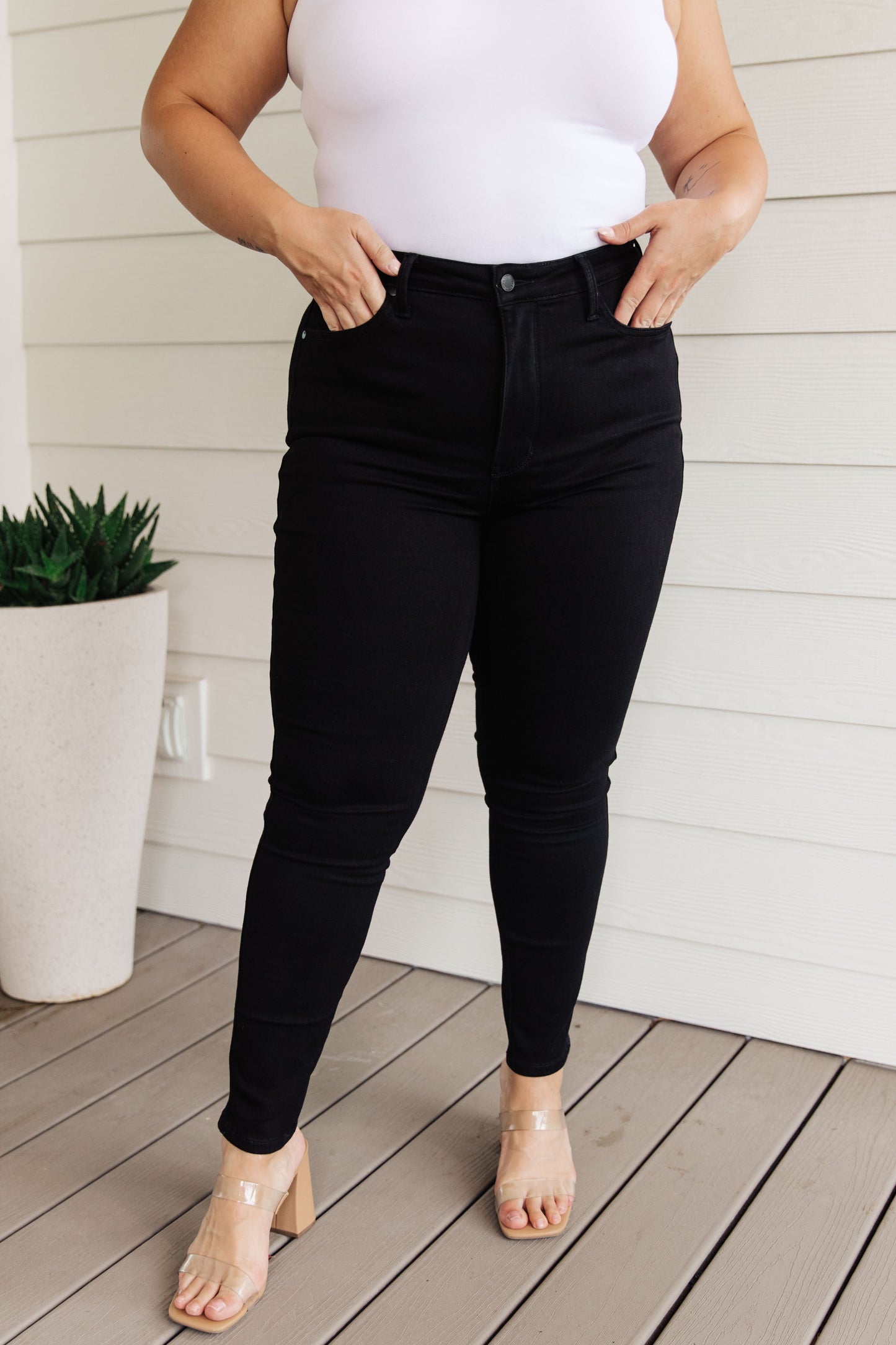 Judy Blue High Rise Control Top Classic Skinny Jeans in Black